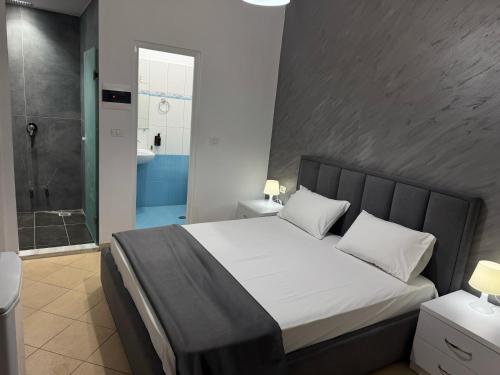 Hotel Two Mermaids Ksamilにあるベッド