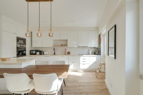 Flat w/ Balcony & Workspace by HostWise