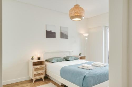 Flat w/ Balcony & Workspace by HostWise
