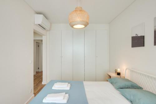 Flat w/ Balcony & Workspace by HostWise
