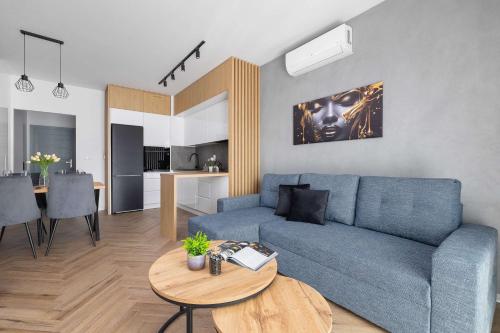 Nowoczesny Apartament w Krakowie z Klimatyzowanym Salonem Dwa Miejsca Postojowe by Noclegi Renters