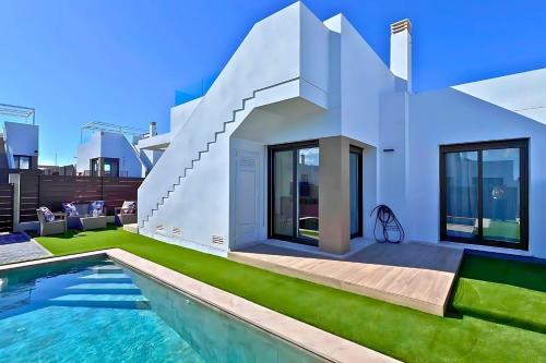 Golf sun and a private pool for a dream holiday!