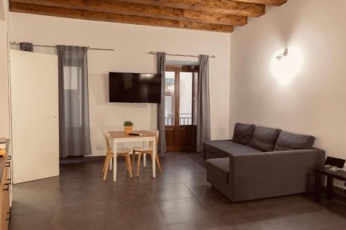 King Studio with Sofa Bed