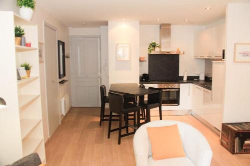 Η κουζίνα ή μικρή κουζίνα στο T2 - 4 Couchages - Hyper Centre Cannes