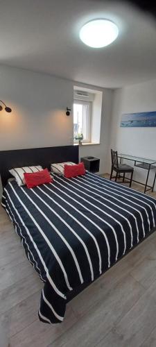 a large black and white bed in a room at Letard Murielle in Ploudalmézeau