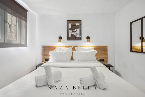 Postel nebo postele na pokoji v ubytování KAZA BELLA - Maisons Alfort 5 Luxurious apartment with private garden and Jacuzzi