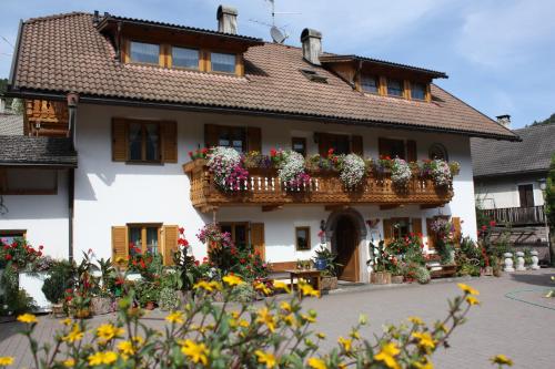 a building with flower boxes on the balconies at Haus Ploner - Pichlerhof in Chienes