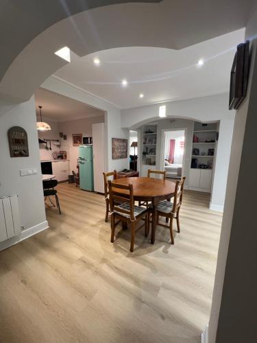 a kitchen and dining room with a table and chairs at Goieta in Bilbao