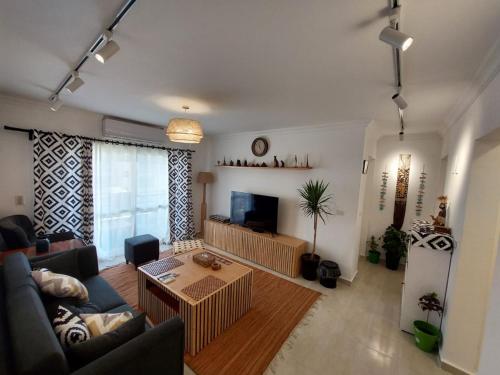 TV a/nebo společenská místnost v ubytování Discover your New Escape