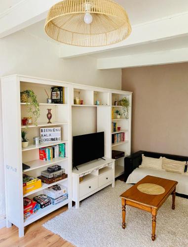 TV a/nebo společenská místnost v ubytování La maison du Cordonnier