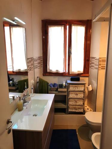 a bathroom with a sink and a toilet at Casa Marzia in Montevarchi