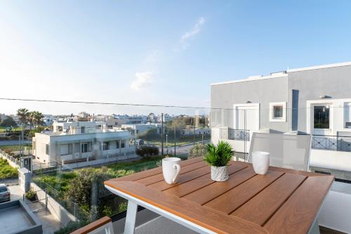 Balkón nebo terasa v ubytování Lacha Houses Villas