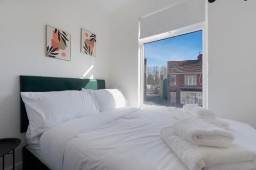 Katil atau katil-katil dalam bilik di Spacious Retreat at Durham Road