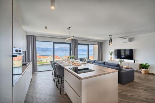 Aqualis Vista - Where Comfort Meets Stunning Scenery