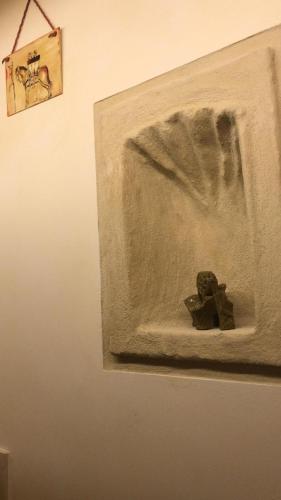 a picture of a painting on a wall at B&B Quarto Saraceno in Altamura