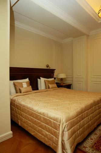 a bedroom with a large bed in a room at Golden Palace Hotel Yerevan in Yerevan