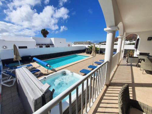 Villa Alberto Private Heated Pool, Jacuzzi, Sea Views
