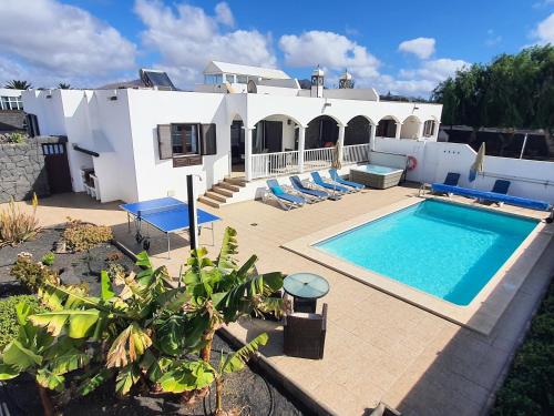 Villa Alberto Private Heated Pool, Jacuzzi, Sea Views