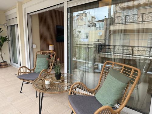 Acropolis Calm Escape-Central 2 min from the metro