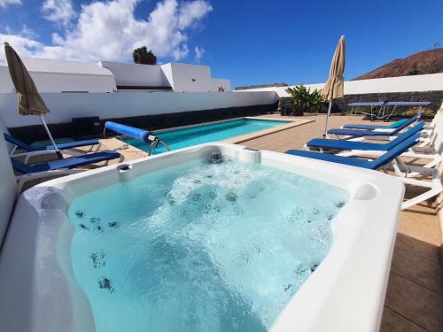 Villa Alberto Private Heated Pool, Jacuzzi, Sea Views