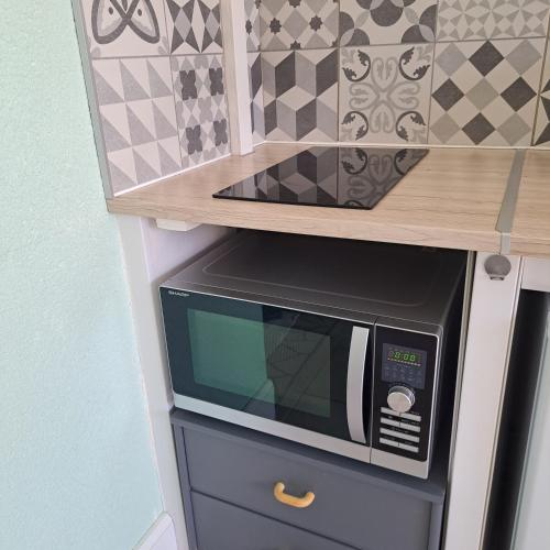 Una cocina o cocineta en Gite de La Pivarderie