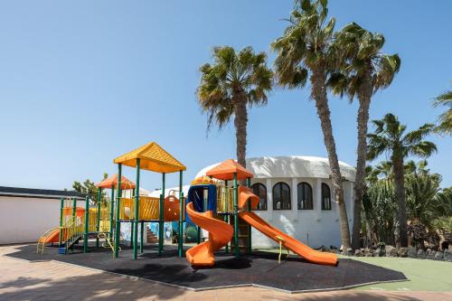 Home2Book Sunny Terrace & Pool Apt in Corralejo