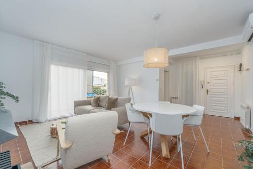 Milenial Immo - Llotja Apartamento en pleno centro de Roses, playa y paseo marítimo a 100 m