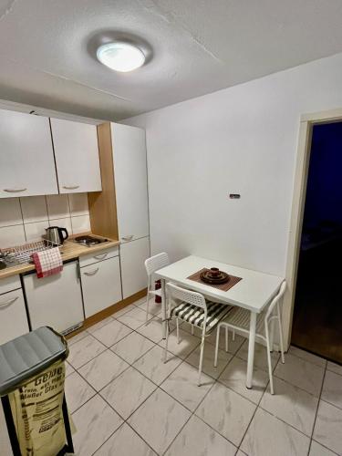 Kuchyň nebo kuchyňský kout v ubytování Barrierefreies Altstadtappartement in Osterode