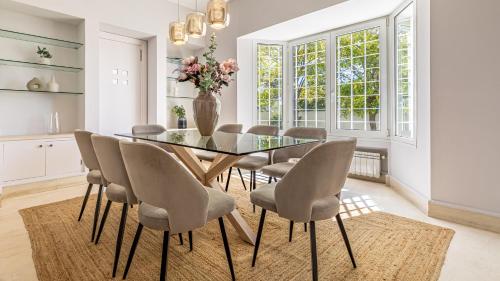 VACATION MARBELLA I Guadalmina Golf Front Villa, Private Pool, Cinema Room, TOP location, Close to the Beach and Puerto Banus