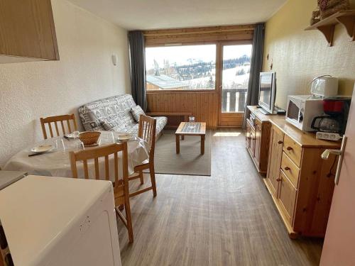 Charmant studio alcôve Les Saisies - 4 pers, proche centre, balcon - FR-1-594-144