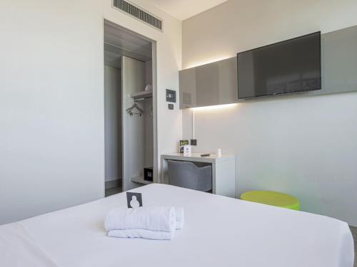 Una cocina o cocineta en B&B HOTEL Bologna