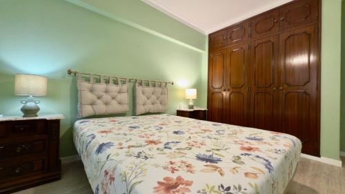 Sardine Holidays I com varanda e vista mar