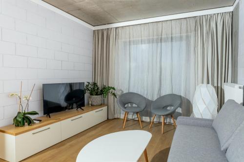 Μια τηλεόραση ή/και κέντρο ψυχαγωγίας στο Loft Place Oswiecim - Air Conditioning, City Center, Self Check-in