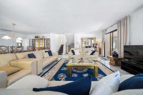 Luxury Living in Marbella Exclusive Villa RDR491