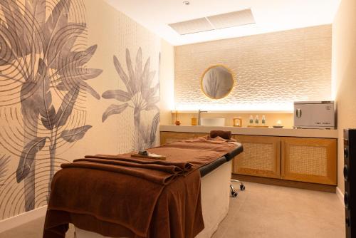 a hospital room with a bed and a sink at Hipotels La Geria in Puerto del Carmen