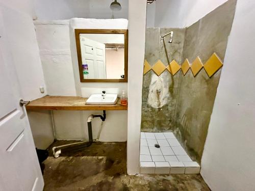 Ένα μπάνιο στο Albergue Casa de Olas - Eco Rustic Hostel