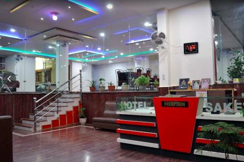 Ο χώρος του λόμπι ή της ρεσεψιόν στο Hotel Saket !! Couple Friendly Family Hotel !!