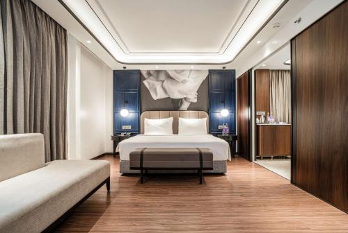 Postel nebo postele na pokoji v ubytování Radisson Blu Hotel Ahmedabad