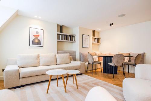 Stylish Triplex with Amazing Terrace near Louvre
