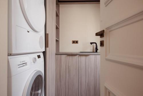 Stylish Triplex with Amazing Terrace near Louvre