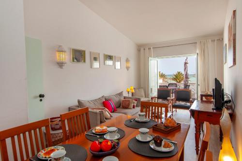 Foto dalla galleria di Beachline Apartment in Praia da Luz a Luz
