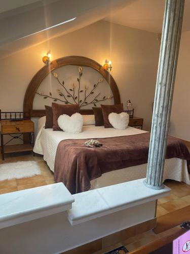 a bedroom with a large bed with a large headboard at Hosteria Las Fuentes in Rubayo