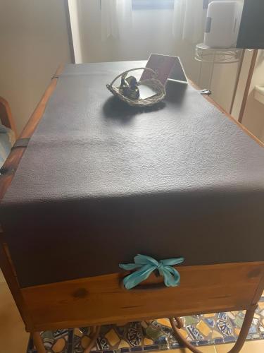 a bed with a blue bow on top of it at Hosteria Las Fuentes in Rubayo