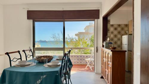 Sardine Holidays I com varanda e vista mar