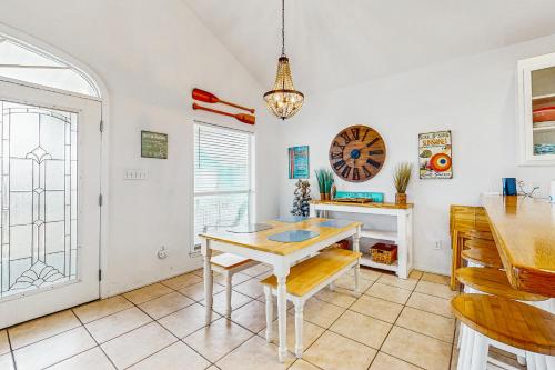 a dining room with a table and chairs at Take It Sea Z in Gulf Shores