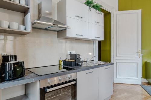 Piazza C Apartment - 2 Bedrooms & 2 Bathrooms photo 15