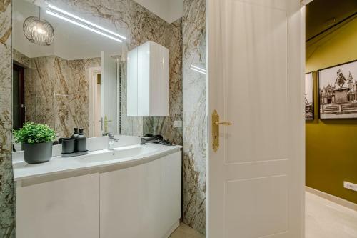 Piazza C Apartment - 2 Bedrooms & 2 Bathrooms photo 36
