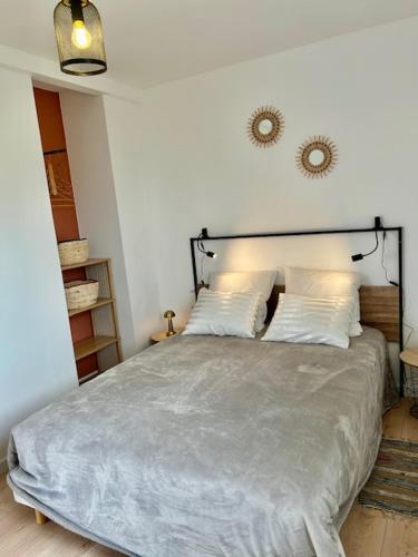 a bedroom with a large bed with two pillows at Ker-Ysa Finistère in Plomodiern