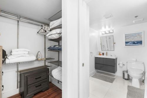 Exclusive 1BR Apartment on 35th floor photo 43