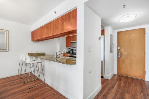 Exclusive 1BR Apartment on 35th floor photo 23